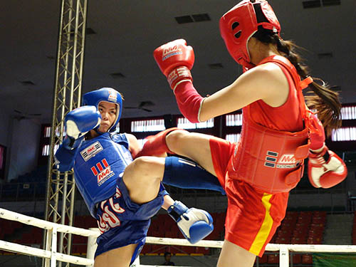 Kim Ngân trong pha tấn công đối thủ hạng cân 57 kg tại Giải Vô địch toàn quốc 2014 đang diễn ra ở TP HCM Kim Ngân trong pha tấn công đối thủ hạng cân 57 kg tại Giải Vô địch toàn quốc 2014 đang diễn ra ở TP HCM