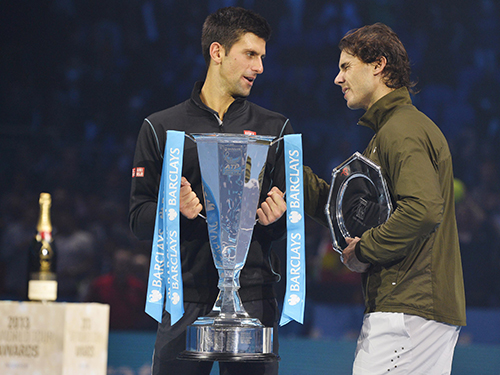 Ở lần gặp nhau gần nhất, Djokovic (trái) đã thắng Nadal trong trận chung kết Giải ATP World Tour 2013 tại London - Anh  Ảnh: REUTERS