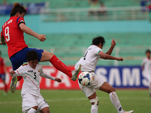 Tiền đạo Park Eun-sun ghi 2 bàn cho Hàn Quốc trong trận thắng đậm Myanmar 12-0