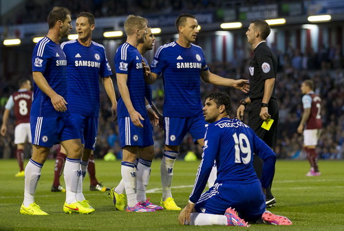 Chelsea bất phục với tấm thẻ vàng dành cho Costa