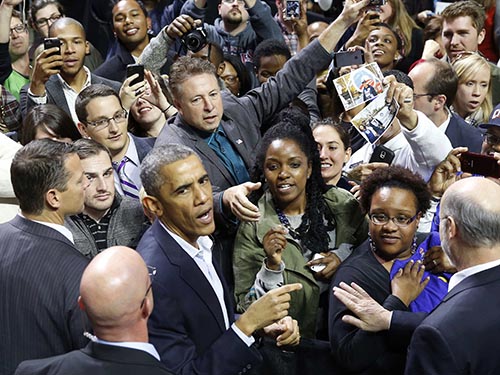 Tổng thống Barack Obama và những người ủng hộ ở Pennsylvania trong chiến dịch ủng hộ nghị sĩ Dân chủ Tom Wolf tranh ghế thống đốc bang Ảnh: REUTERS