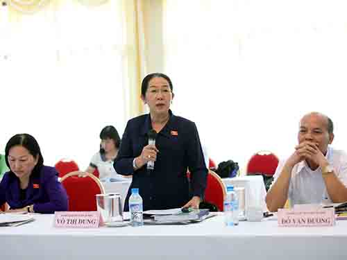 ĐB Võ Thị Dung (TP HCM) cho rằng nếu lấy phiếu tín nhiệm 1 lần thì làm gì có lần thứ hai để bỏ phiếu tín nhiệm.Ảnh: thế dũng ĐB Võ Thị Dung (TP HCM) cho rằng nếu lấy phiếu tín nhiệm 1 lần thì làm gì có lần thứ hai để bỏ phiếu tín nhiệm.Ảnh: thế dũng