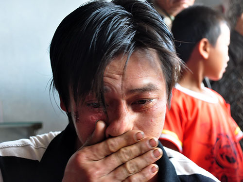 Ngư dân Ngô Ngọc Trung bật khóc khi kể lại vụ tai nạn
