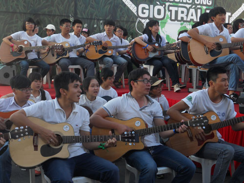 1.000 cây đàn guitar đồng diễn ca khúc 