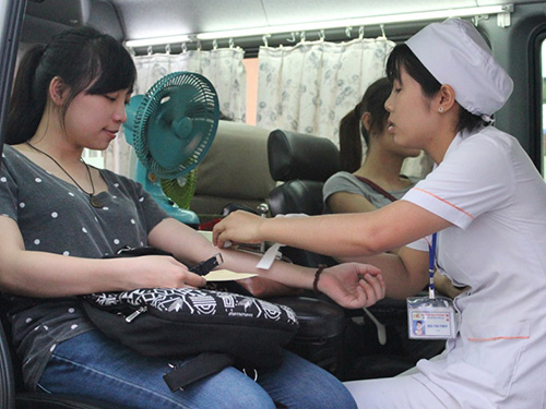 CNVC-LĐ quận Bình Thạnh tham gia hiến máu tình nguyện