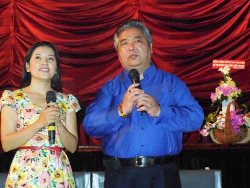Đạo diễn Khánh Hoàng giới thiệu về dự án của bà bầu Ngọc Trinh khi về với Nhà hát kịch TP HCM trong buổi họp báo