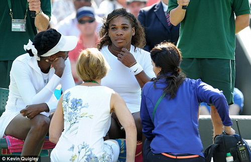 Serena sẽ chạm trán cùng cô chị Venus ở Wimbledon