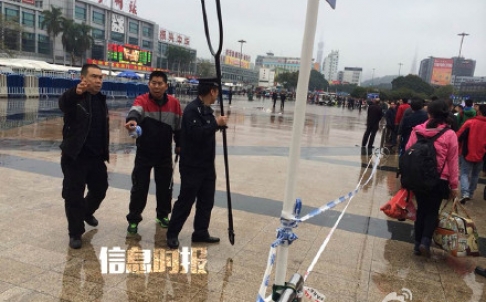 Hiện trường vụ tấn công bằng dao ở nhà ga Quảng Châu sáng 6-3. Ảnh: SCMP