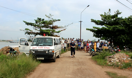 thi thể nạn nhân được cơ quan chức năng chuyển về nhà xác của Bệnh viện Đa khoa tỉnh Đồng Nai