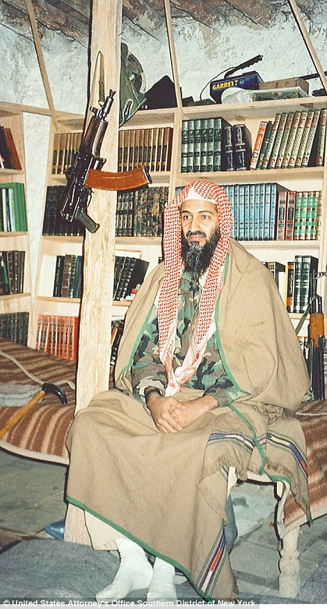 Al-Fawwaz giúp bin Laden thực hiện cuộc phỏng vấn đầu tiên trên truyền hình với các phóng viên của CNN năm 1997
