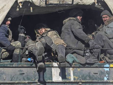 Quân đội Ukraine rút khỏi thị trấn Debaltseve. Ảnh: Reuters