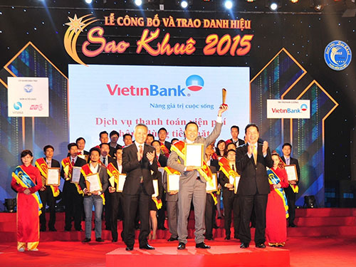 Đại diện VietinBank tại lễ công bố và trao danh hiệu Sao Khuê 2015