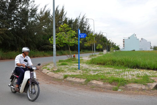 Các dự án đất nền ở vùng ven TP HCM hút khách nhờ giao thông ngày càng hoàn thiện Ảnh: TẤN THẠNH