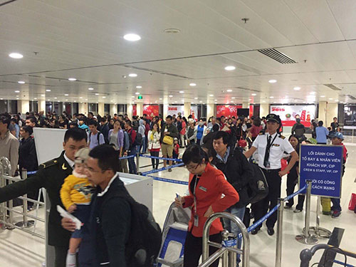Cảng hàng không quốc tế Tân Sơn Nhất phục vụ hơn 1 triệu lượt hành khách trong dịp Tết Nguyên đán Ảnh: MINH NGỌC