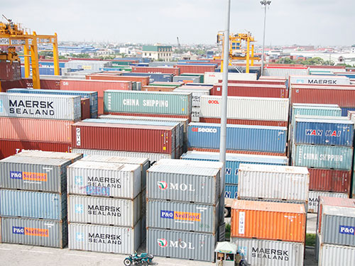 Hàng ngàn container tồn đọng tại khu vực cảng Hải Phòng Ảnh: TRỌNG ĐỨC
