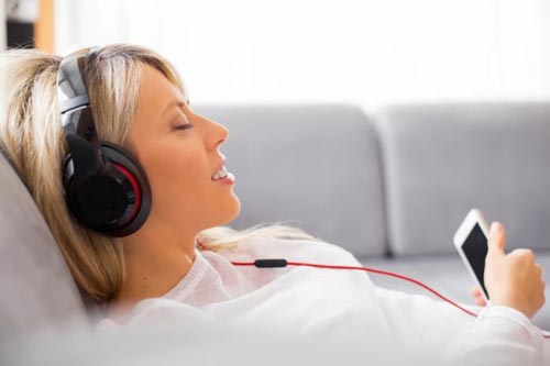 Nghe nhạc giúp bệnh nhân giảm đau và giảm lo âu sau phẫu thuật sẢnh: MNT Nghe nhạc giúp bệnh nhân giảm đau và giảm lo âu sau phẫu thuật sẢnh: MNT
