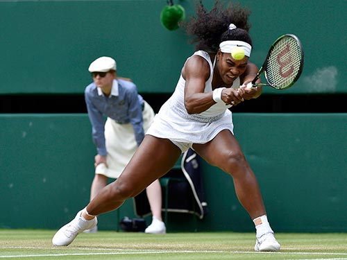 Sharapova (trên) phải rất nỗ lực mới lật đổ được Serena Williams Ảnh: REUTERS
