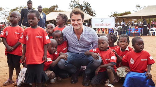 Federer dành nhiều thời gian cho việc làm từ thiện Ảnh: REUTERS