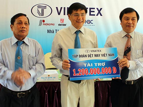 Năm thứ hai liên tiếp, Tập đoàn Dệt may Việt Nam tài trợ cho Vovinam Ảnh: NGỌC LINH
