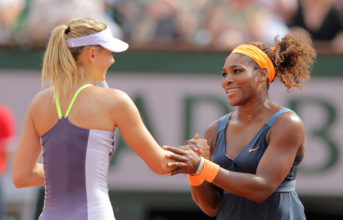 Sharapova (trái) và Serena Williams đủ sức giành thêm các danh hiệu Grand Slam trong năm 2015  
Ảnh: REUTERS