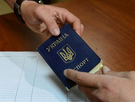 Nhiều người Ukraine đem bán hộ chiếu của mìnhẢnh: TV ZVEZDA.RU