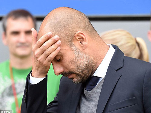 HLV Guardiola thất vọng khi Bayern Munich thua liền 3 trận ở Bundesliga                                              Ảnh: EPA