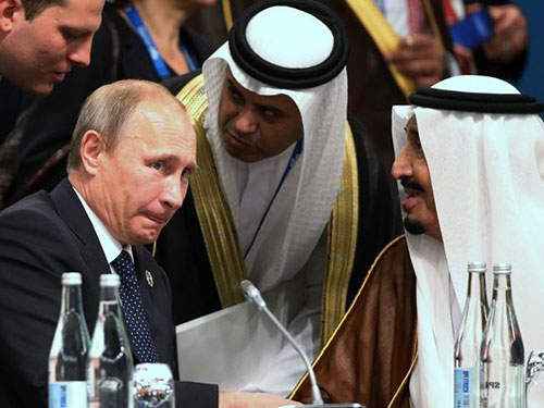 Tổng thống Nga Vladimir Putin (trái) và Hoàng thái tử Salman của Ả Rập Saudi (hiện là vua) tại Hội nghị Cấp cao G20 ở Úc hồi tháng 11-2014 
Ảnh: The New York Times
