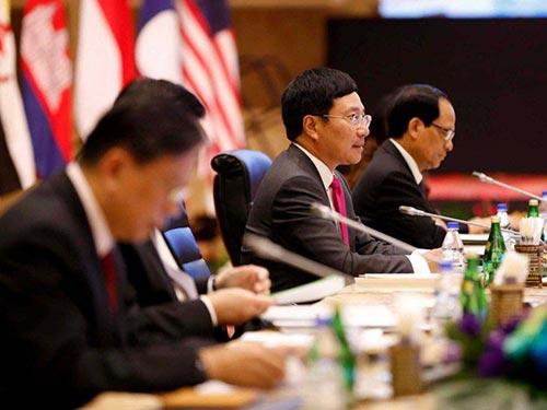 Phó Thủ tướng, Bộ trưởng Bộ Ngoại giao Phạm Bình Minh tại Hội nghị Bộ trưởng Ngoại giao ASEAN  hôm 4-8 Ảnh: AP