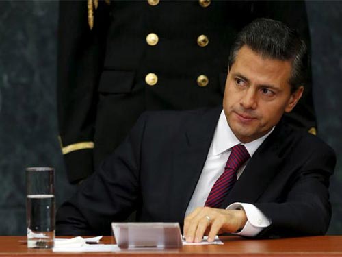 Tổng thống Mexico Enrique Pena Nieto liên tiếp vướng vào những vụ lùm xùm liên quan đến bất động sản  Ảnh: Reuters