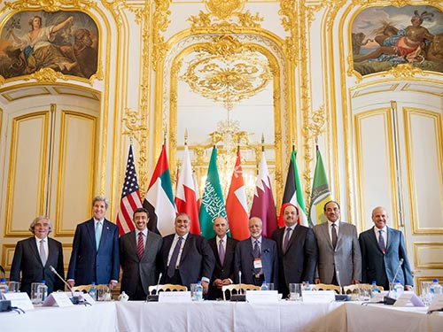 Ngoại trưởng Mỹ John Kerry (thứ 2 từ trái sang) và những người đồng cấp GCC gặp nhau tại Paris – Pháp hôm 8-5 Ảnh: Reuters