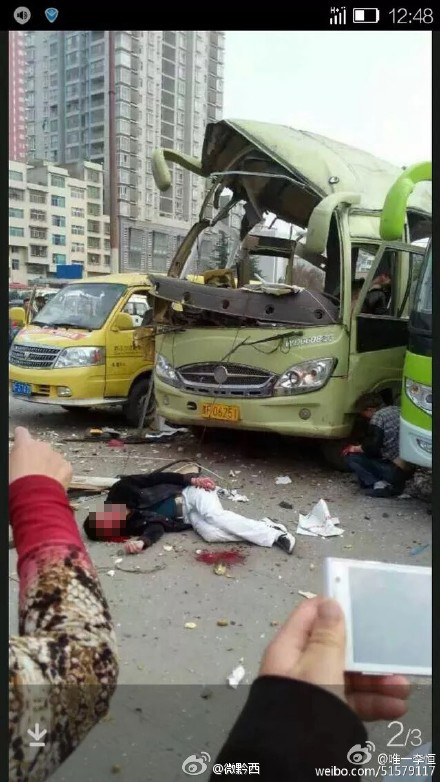 Vụ nổ khiến 9 người bị thương tại bến xe. Ảnh: Weibo
