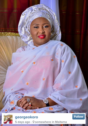 Đệ nhất phu nhân Nigeria Aisha Buhari sở hữu chiếc đồng hồ Cartier Baignoire Folle. Ảnh: BBC