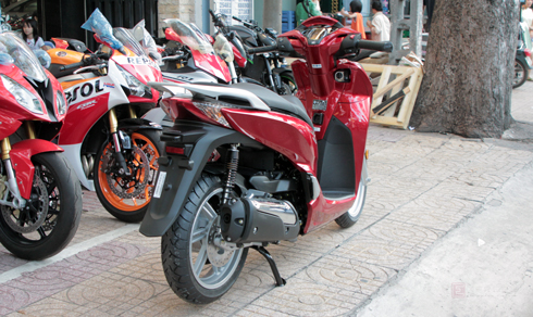 CBR1000 RR  CẦN BÁN SH300I 2015 ABS NHẬP Ý SPORTY sang tên ũy quyền tùy  thích  Chợ Moto  Mua bán rao vặt xe moto pkl xe côn tay moto