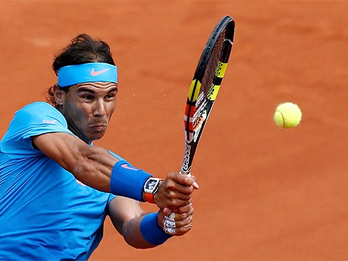 Nadal với trang phục toàn xanh trong trận ra quân 
Ảnh: REUTERS