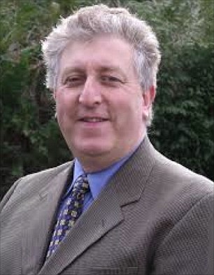 Ông Mike Kusneraitis, thành viên Đảng Bảo thủ thuộc hội đồng quận Runneymede Borough. Ảnh: Daily Mail