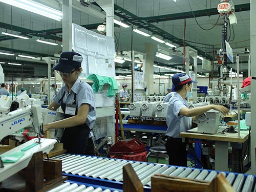 Mức thưởng Tết bình quân của DN FDI ở TP HCM là 5,5 triệu đồng/người. Trong ảnh: Sản xuất tại Công ty Juki - KCX Tân Thuận, 100% vốn Nhật Bản Ảnh: HỒNG ĐÀO