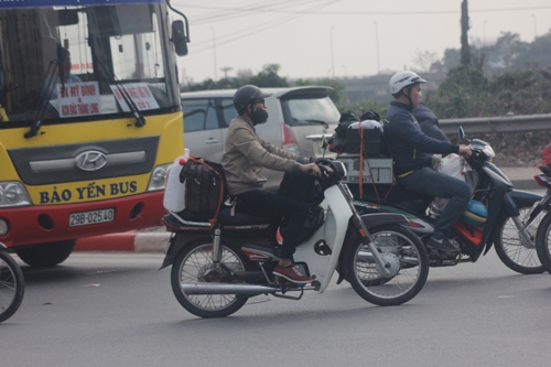 Ai cũng chở theo rất nhiều đồ từ quê lên thành phố