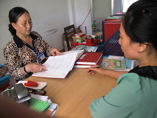 Trung bình mỗi ngày có đến hơn 100 báo cáo được gửi qua bộ phận văn thư của UBND huyện Tuy An, tỉnh Phú YênẢnh: HỒNG ÁNH