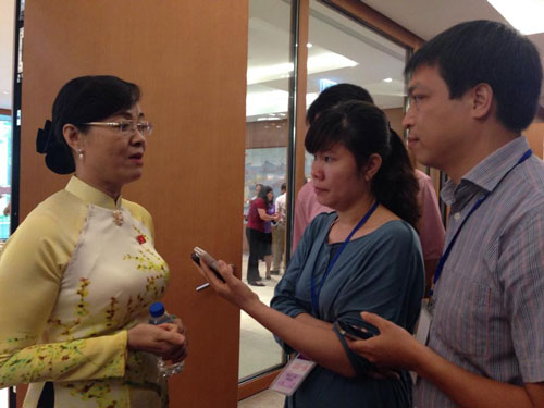 Đại biểu Nguyễn Thị Quyết Tâm (TP HCM) trả lời báo chí về điều 60 Luật BHXH năm 2014