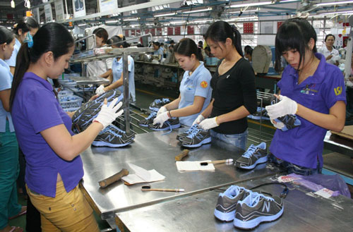 Công nhân Công ty Việt Nam Samho (huyện Củ Chi, TP HCM) được nâng lương tối thiểu cao hơn quy định