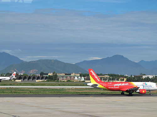 Hãng hàng không VietJet thiệt hại nặng vì có máy bay va chạm với chim trời