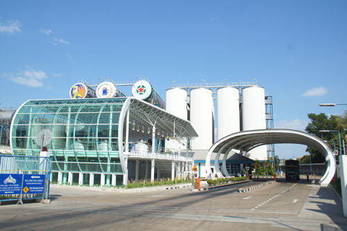 Nhà máy bia của VBL tại quận 12, TP HCM - nơi sản xuất những sản phẩm bia
nổi tiếng như Heineken và Tiger Nhà máy bia của VBL tại quận 12, TP HCM - nơi sản xuất những sản phẩm bia
nổi tiếng như Heineken và Tiger