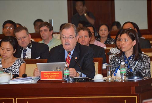 Cơ hội thu hút vốn FDI đang đến với Việt Nam. Trong ảnh: Đại diện doanh nghiệp FDI phát biểu ý kiến tại cuộc gặp lãnh đạo TP HCM đầu tháng 3-2015 Ảnh: Tấn Thạnh