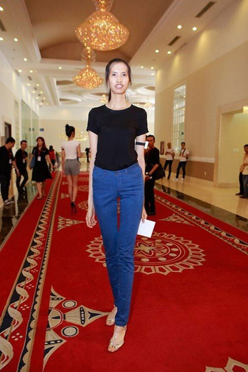 Thí sinh Hồng Xuân tại vòng sơ tuyển “Vietnam’s Next Top Model 2015” đang thành tâm điểm tranh cãi của công luận. (Ảnh do chương trình cung cấp)