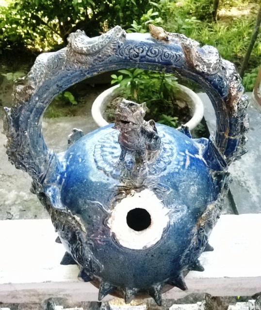 Chiếc bình vôi cổ hình 2 con rồng đối đuôi nhau lần đầu tiên được tìm thấy ở Hà Tĩnh