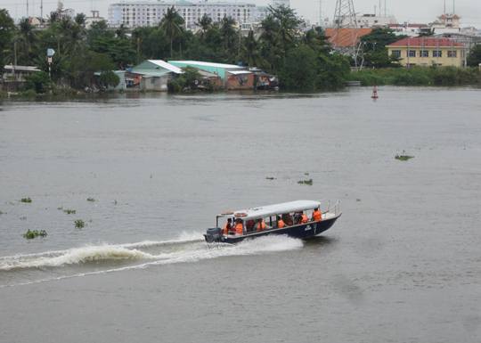 Lực lượng cứu nạn-cứu hộ có mặt tại hiện trường tìm kiếm nạn nhân