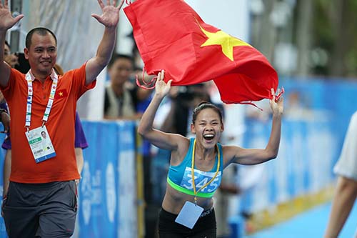 Nguyễn Thị Thanh Phúc sau khi lấy lại chiếc HCV đi bộ 20km ở SEA Games 27 tại Myanmar do đối thủ sử djng doping, Phúc tiếp tục bảo vệ thành công chiếc HCV của mình tại Singapore.