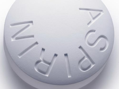 Nên thận trọng khi dùng aspirin do khả năng gây bệnh dạ dày Ảnh: CNN