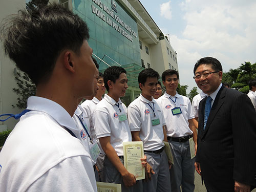 Lãnh đạo Tập đoàn Nohara trao đổi với những  lao động trúng tuyển sang Nhật