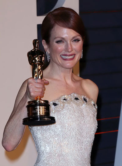 Julianne Moore với Oscar 2015 nhờ vai diễn phim Still Alice